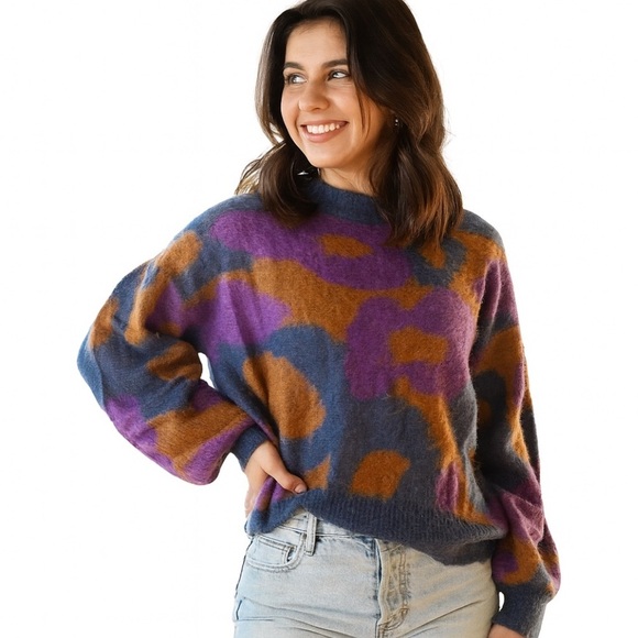 FRNCH Sweaters - FRNCH Paris “Neliane” Print Design Size Medium EUC!